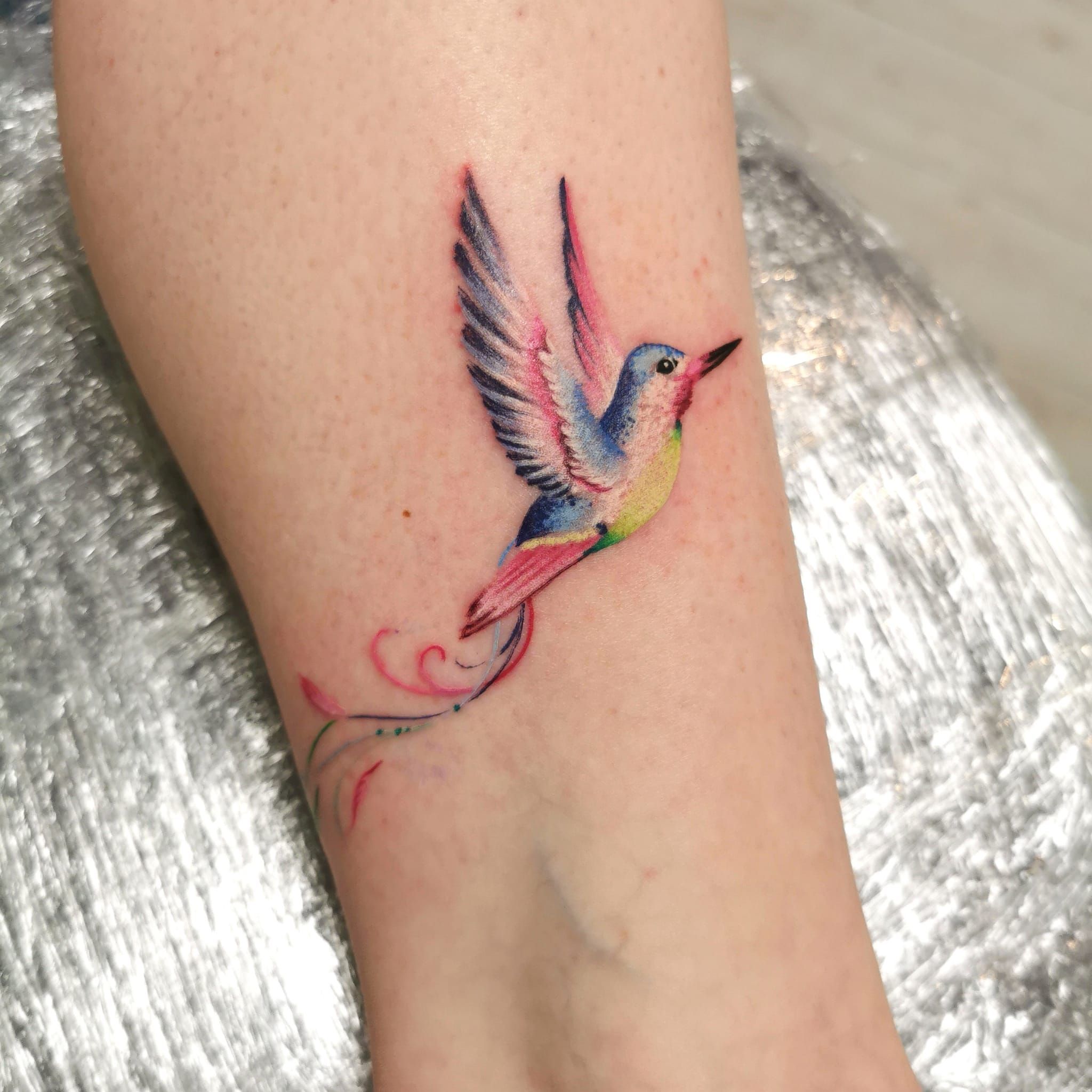 Tattoo bunt Kolibri